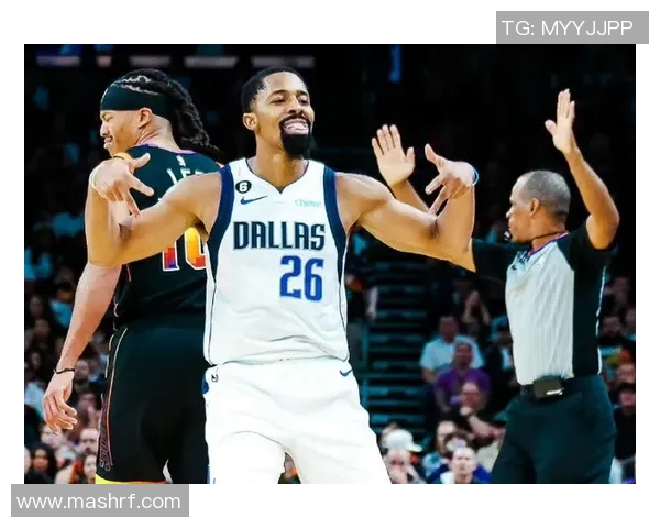 布克领衔太阳对决独行侠双方明星球员激烈碰撞引发期待