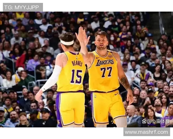 湖人对阵雄鹿精彩视频回放分析及比赛亮点总结